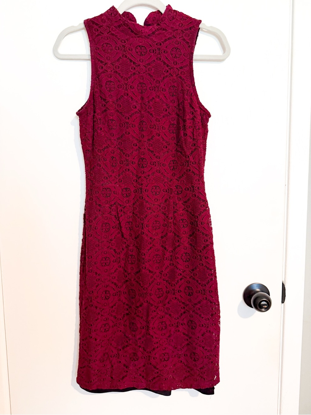 Dex Sleeveless Lace Midi Dress in Wine